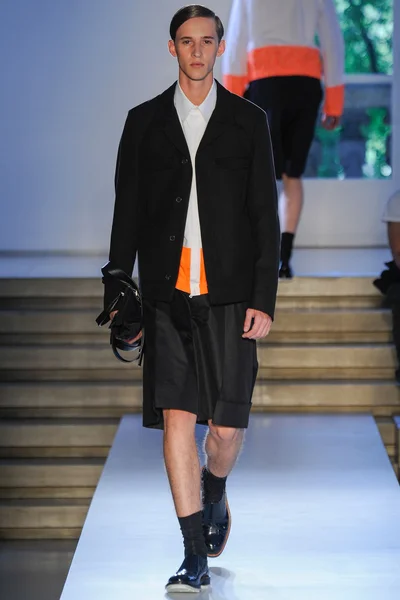Look 14